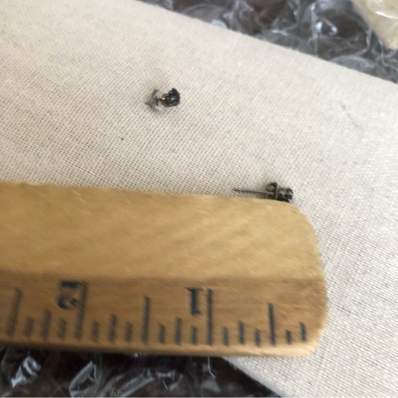 Vintage Black Mini Studs Earrings - Picture 3 of 3
